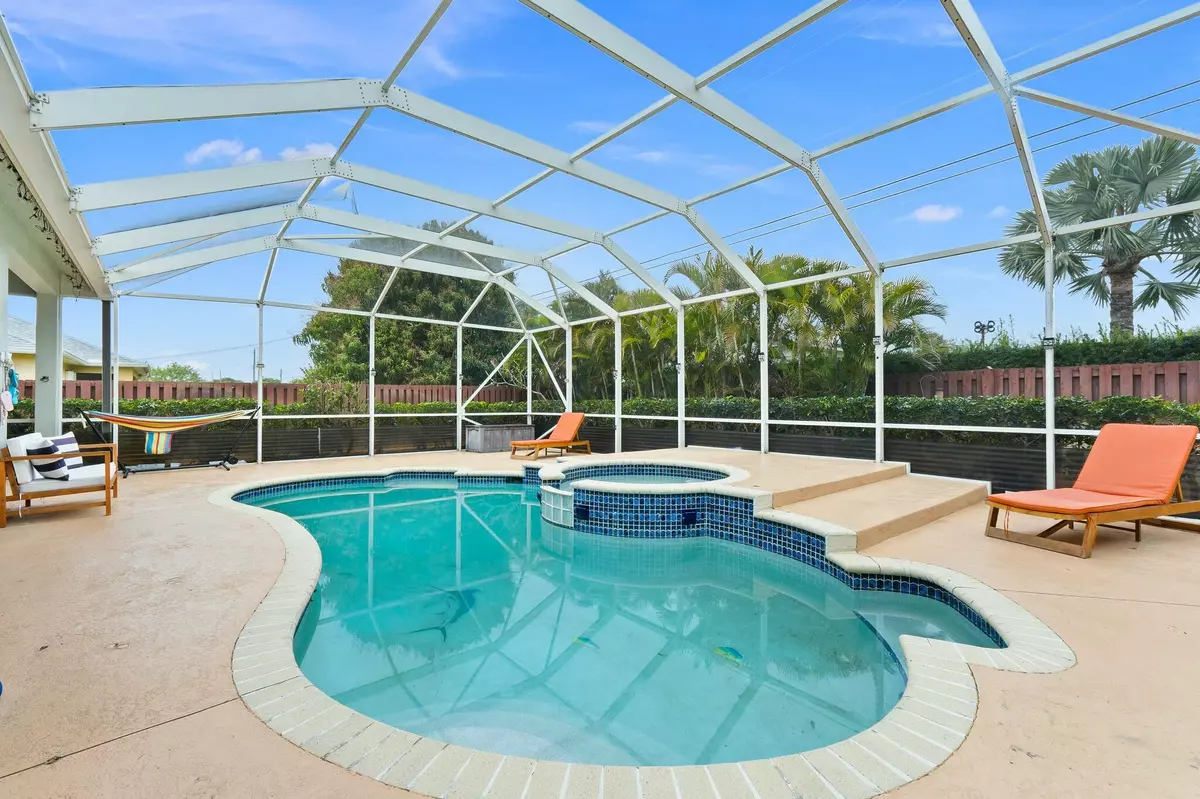 Port Saint Lucie, FL 34953,833 SW Janette AVE