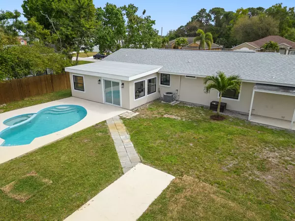 Port Saint Lucie, FL 34953,531 SW Comet Ter TER