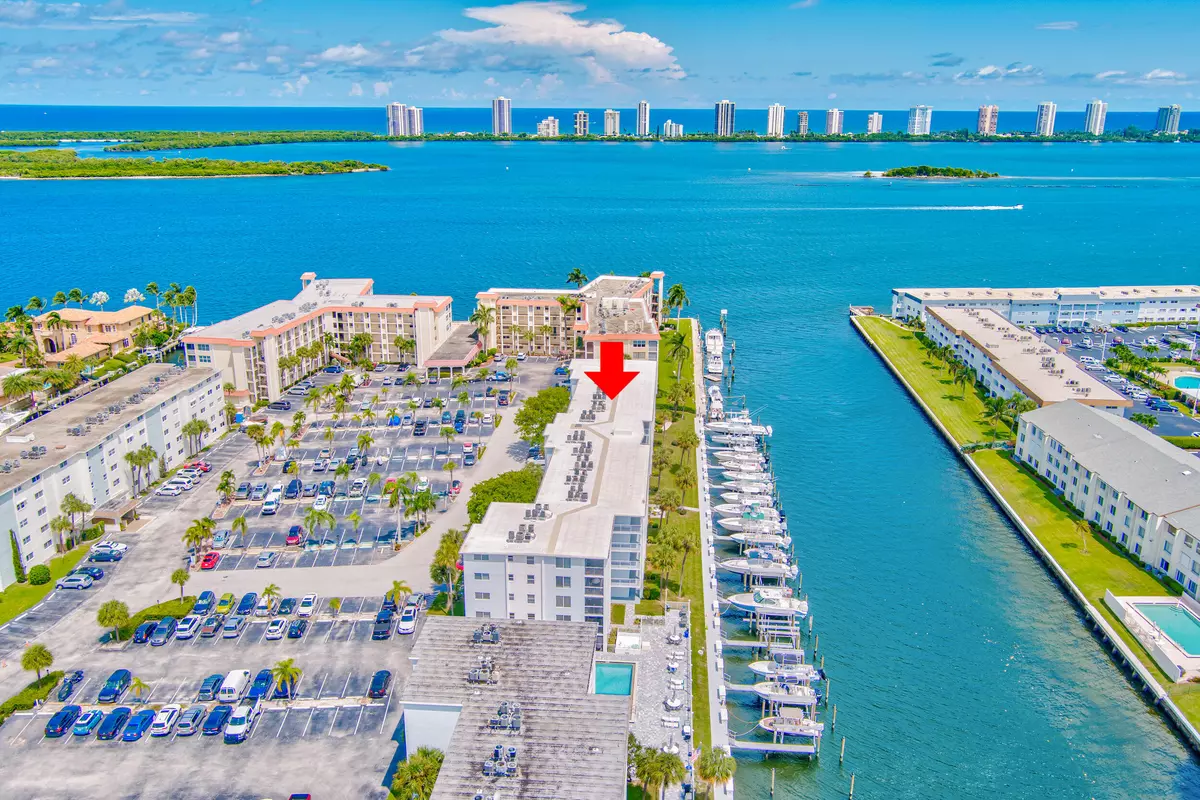 North Palm Beach, FL 33408,104 Paradise Harbour BLVD 312