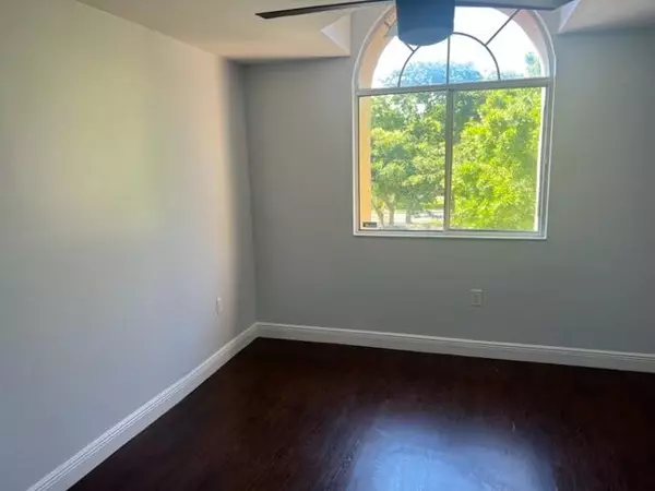 West Palm Beach, FL 33409,17202 Glenmoor DR