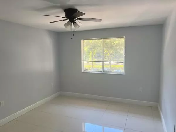 West Palm Beach, FL 33409,17202 Glenmoor DR