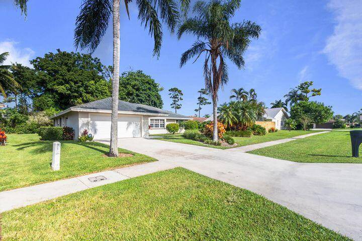 Wellington, FL 33414,691 Foresteria AVE