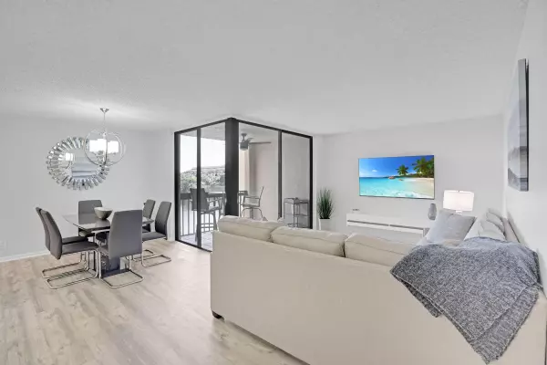 Delray Beach, FL 33444,2455 Lindell BLVD 3303