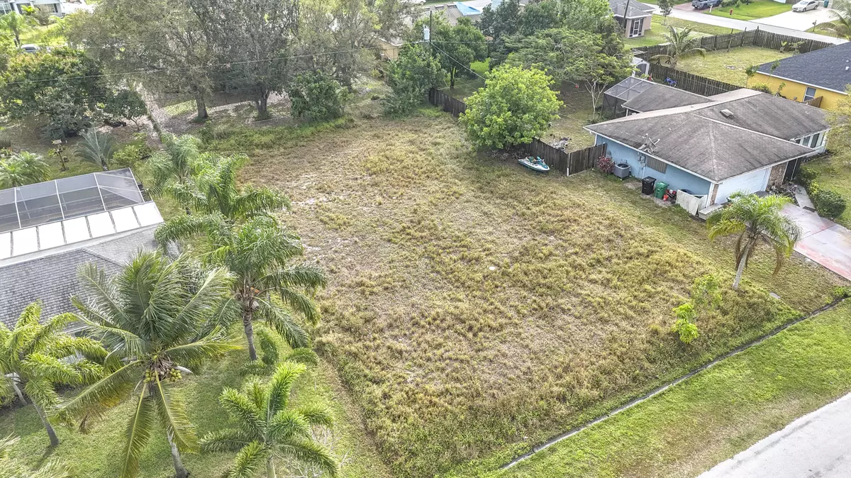 Port Saint Lucie, FL 34953,3573 SW Pumpkin ST