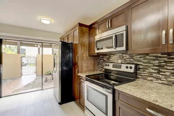 Doral, FL 33178,10059 Costa Del Sol BLVD F-62a