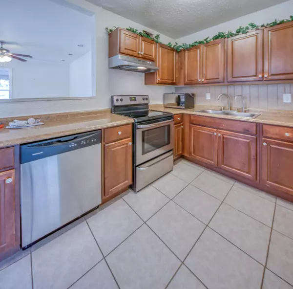 Lantana, FL 33462,1432 W Bloxham ST