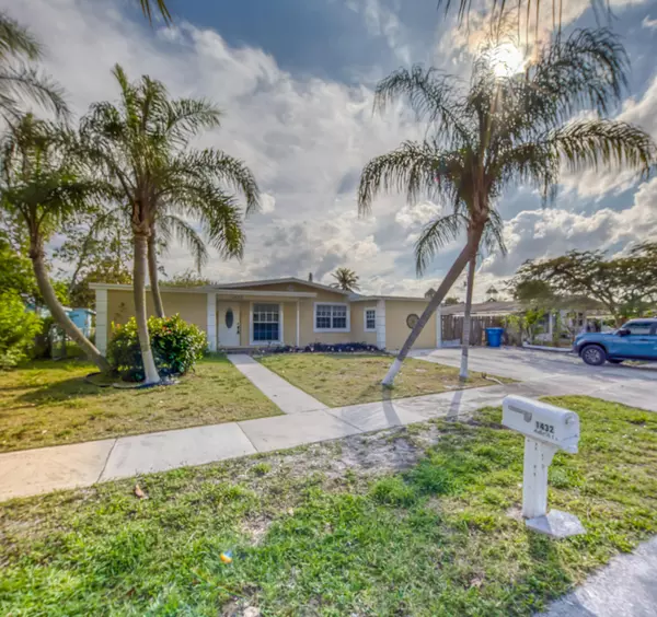 1432 W Bloxham ST, Lantana, FL 33462