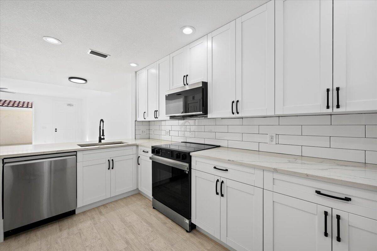 Jupiter, FL 33458,136 Soriano DR