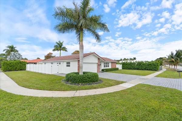 113 Burning Tree LN, Boca Raton, FL 33431