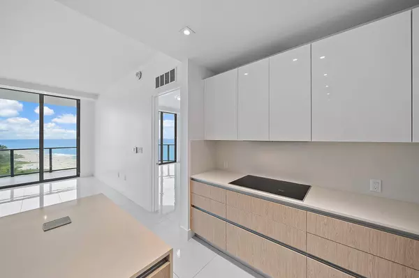 Singer Island, FL 33404,3100 N Ocean DR H1502