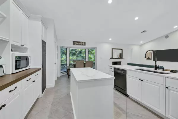 Coral Springs, FL 33067,8220 NW 49th CT