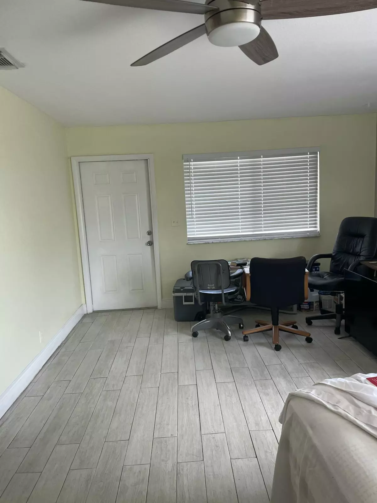 Mangonia Park, FL 33407,826 E Tiffany DR 4