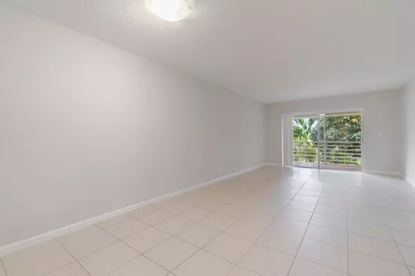 120 Sparrow DR 314, Royal Palm Beach, FL 33411