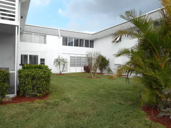 Lake Worth Beach, FL 33461,3322 Cynthia LN 106