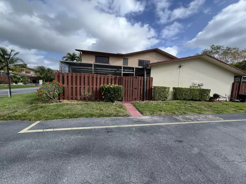 4257 S Landar DR, Lake Worth, FL 33463