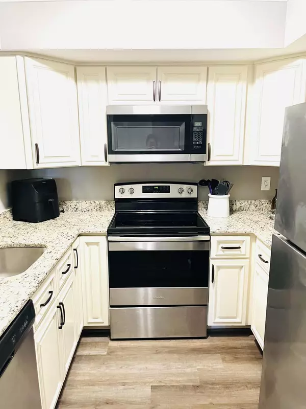 Port Saint Lucie, FL 34952,1548 SE Royal Green CIR 105