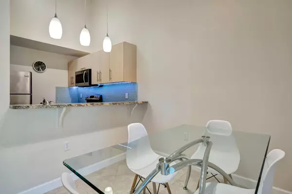 West Palm Beach, FL 33409,19203 Glenmoor DR