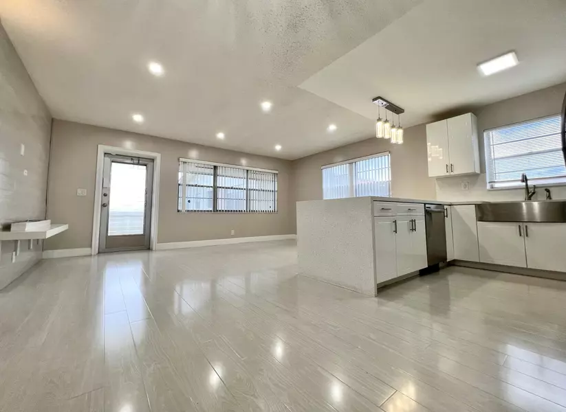 18 Andover A, West Palm Beach, FL 33417