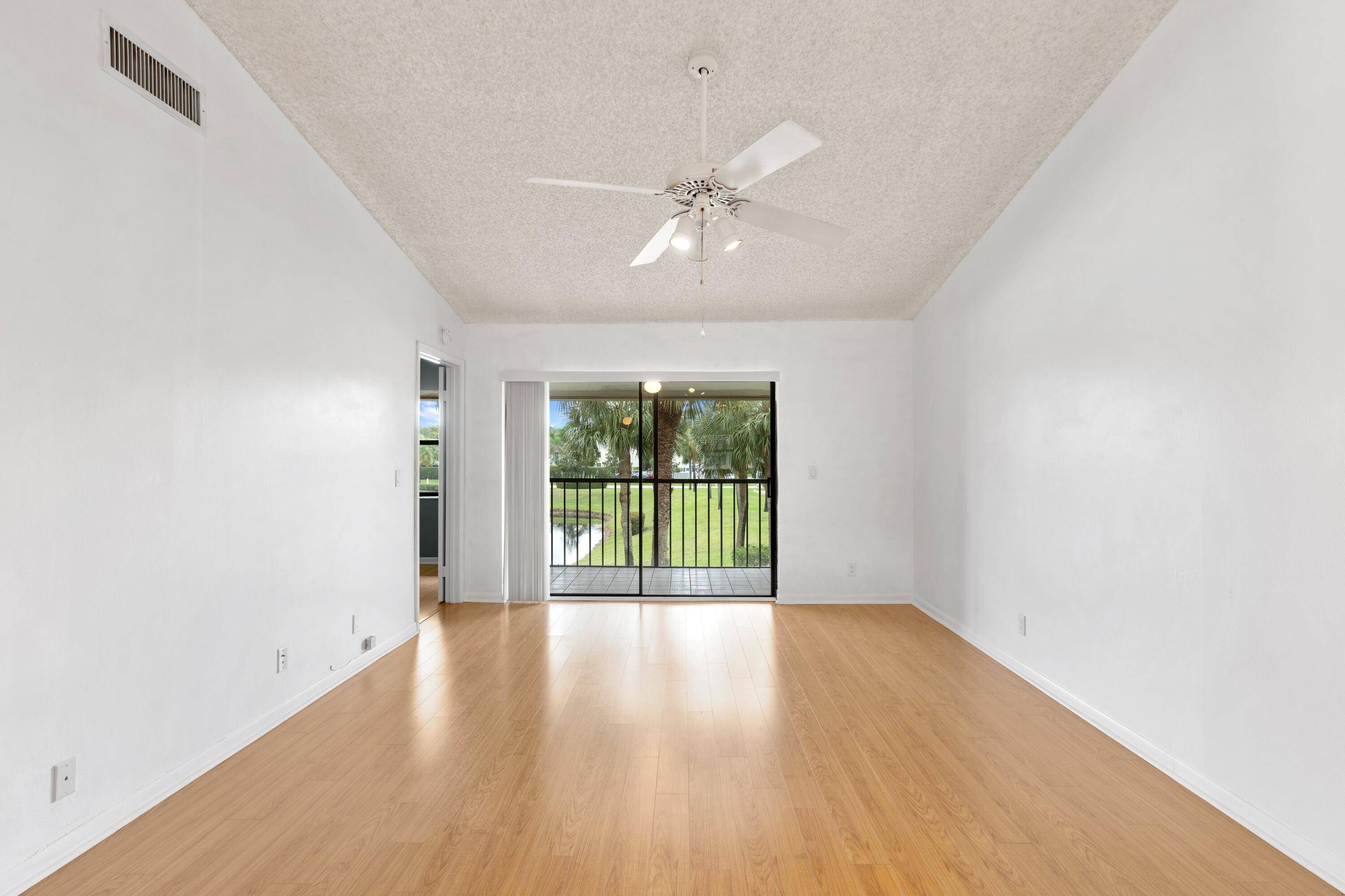 Boca Raton, FL 33433,22065 Palms WAY 205