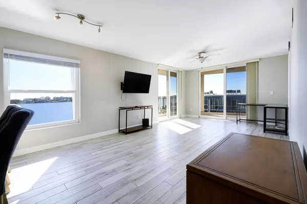 Lantana, FL 33462,896 N Federal HWY 532