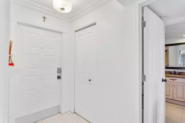 Pompano Beach, FL 33064,3500 Blue Lake DR 305