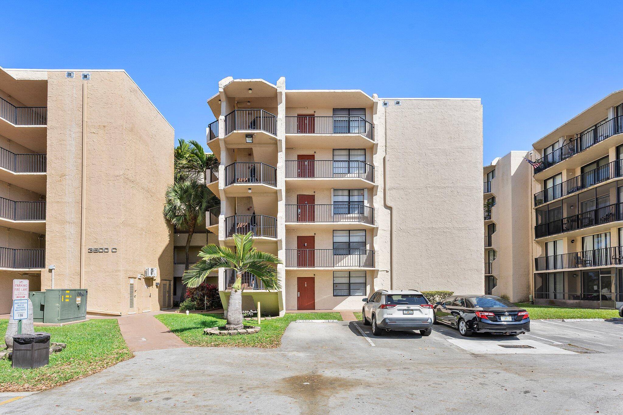 3500 Blue Lake DR 305, Pompano Beach, FL 33064