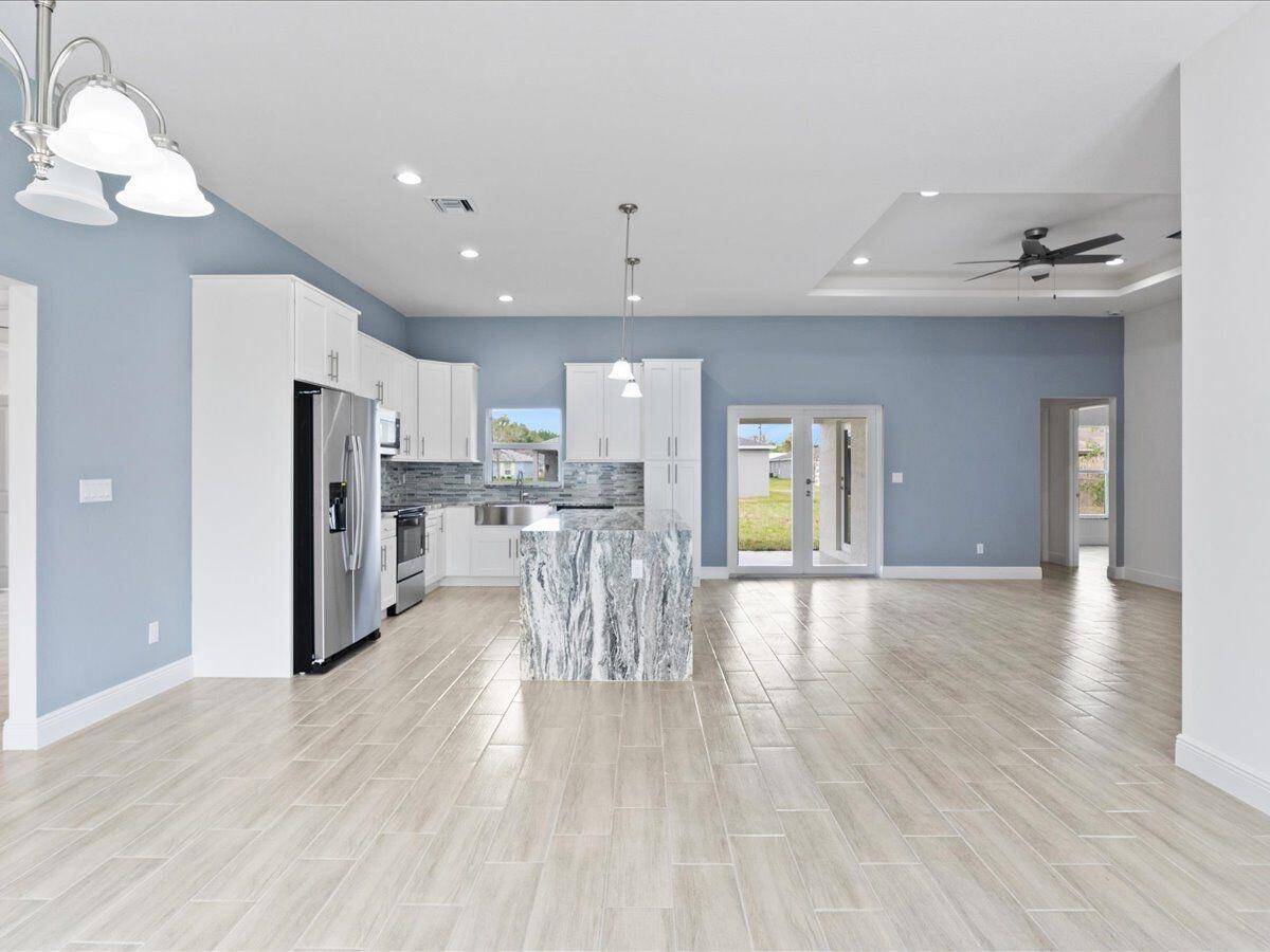 Fort Pierce, FL 34982,5804 Tangelo DR
