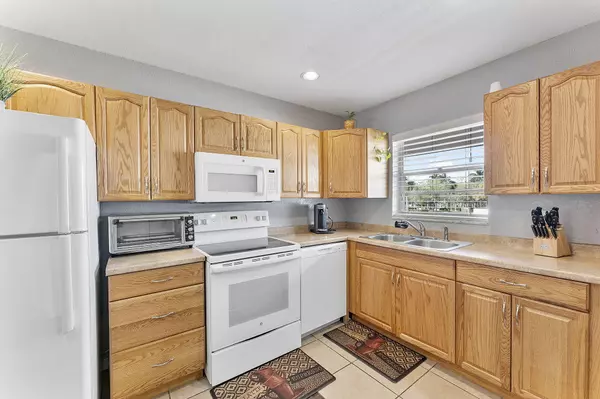 Royal Palm Beach, FL 33411,126 Sparrow DR 14b