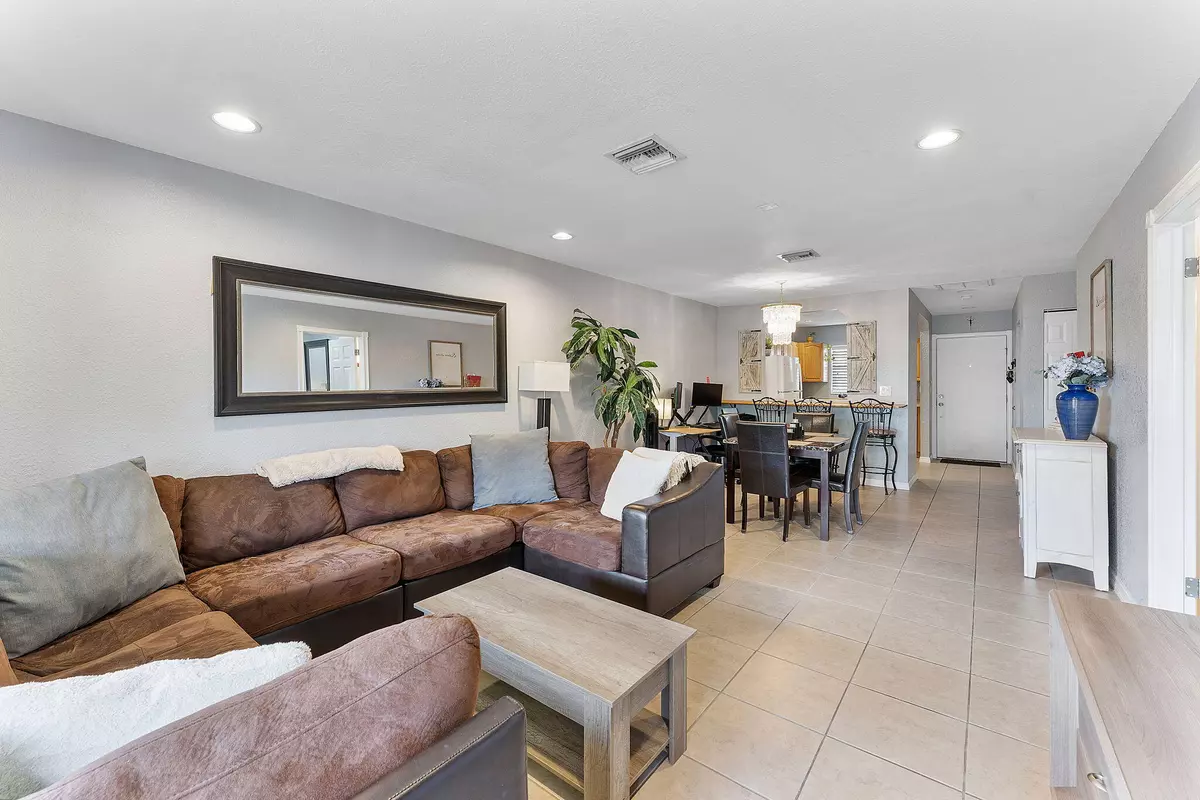 Royal Palm Beach, FL 33411,126 Sparrow DR 14b