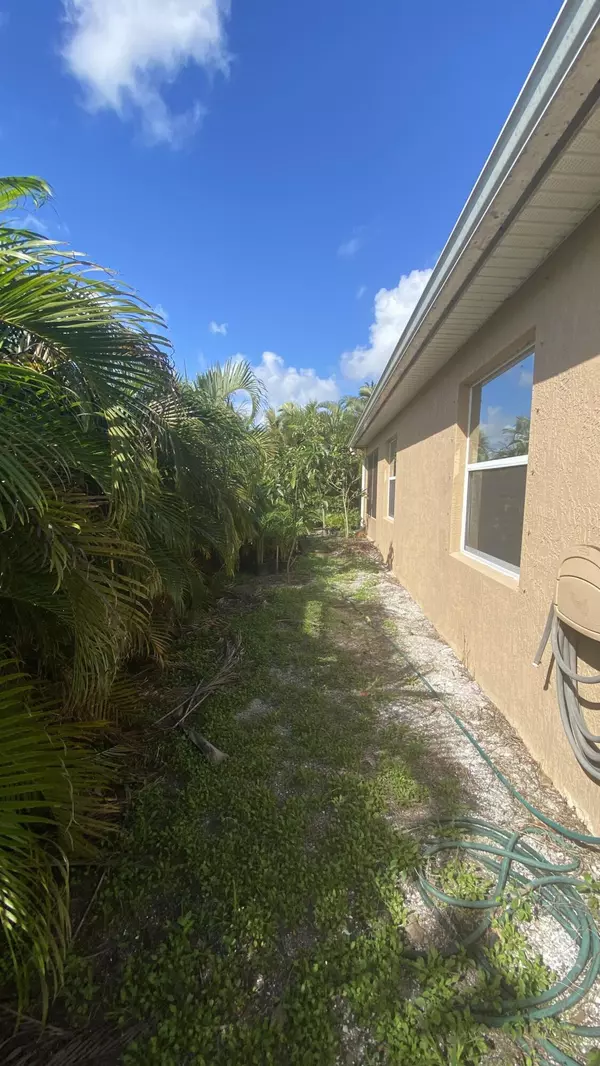 Port Saint Lucie, FL 34952,7 Los Lagos LN