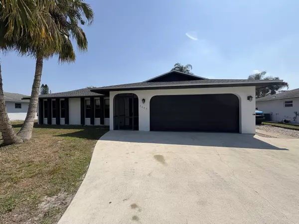 2043 SE Benedictine ST, Port Saint Lucie, FL 34983