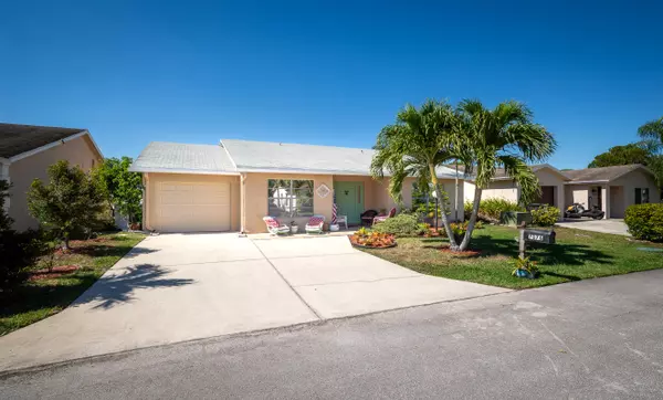 7076 Pine Manor DR, Lake Worth, FL 33467