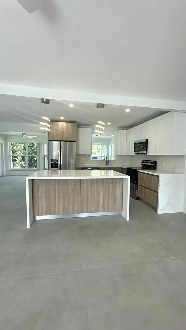 Miami, FL 33168,33 NW 118th ST