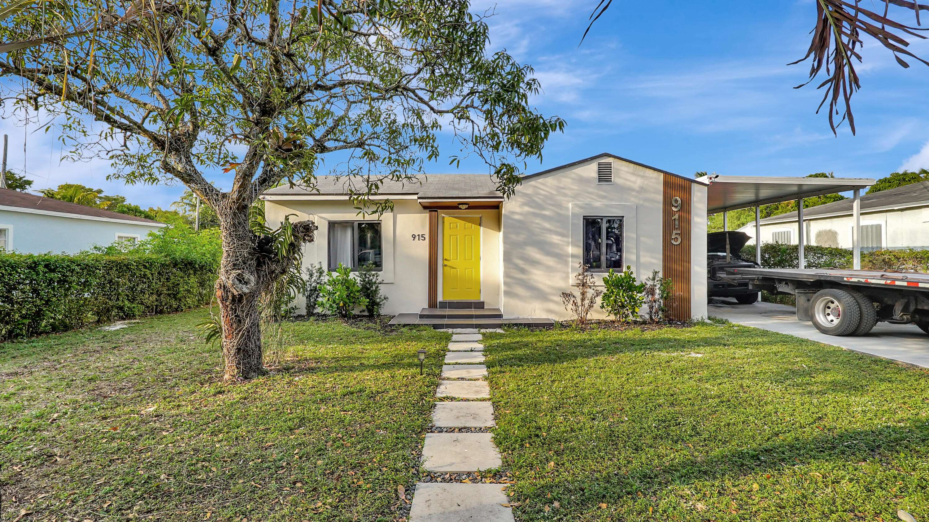 915 NW 121st ST, North Miami, FL 33168