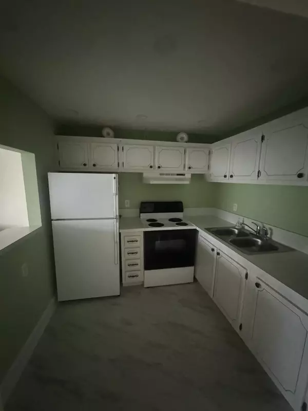 Palm Springs, FL 33461,600 Village Green CT 205