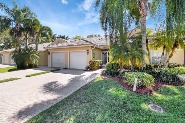 9308 Swansea LN, West Palm Beach, FL 33411