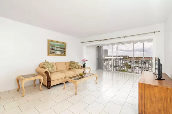North Palm Beach, FL 33408,907 Marina DR 402
