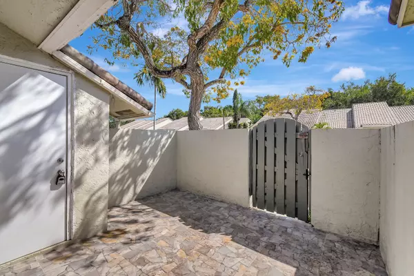 Boca Raton, FL 33431,492 Hardwood PL