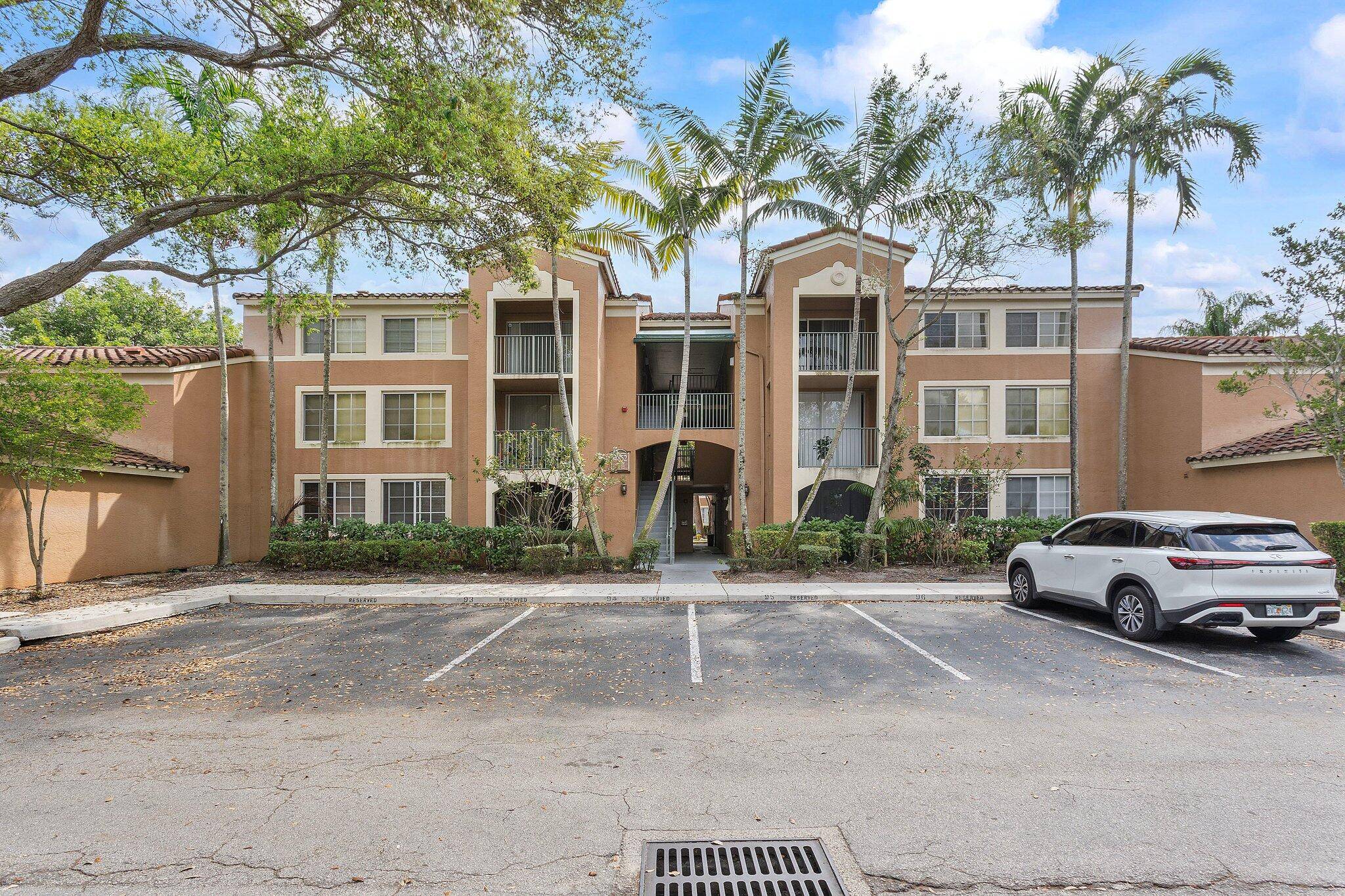 4852 N State Road 7 3303, Coconut Creek, FL 33073