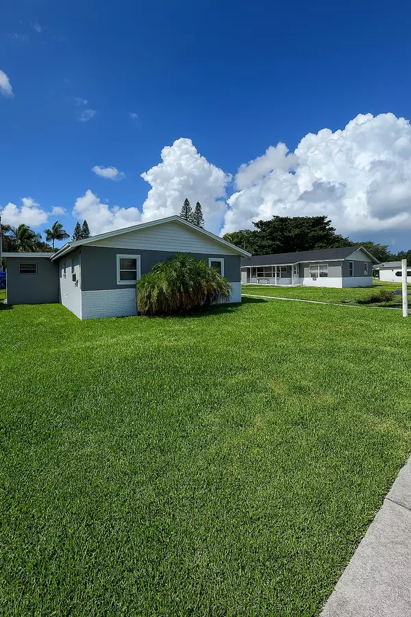 Riviera Beach, FL 33403,461 Silver Beach RD 1