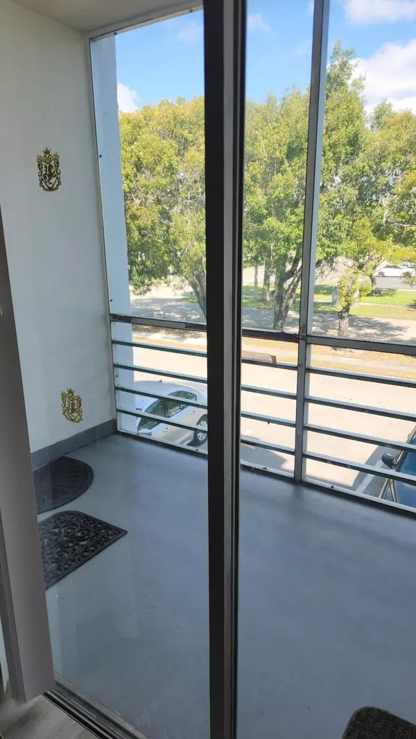 Lauderhill, FL 33313,4880 NW 22 ST 205