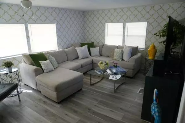 Lantana, FL 33462,6354 Cypress LN