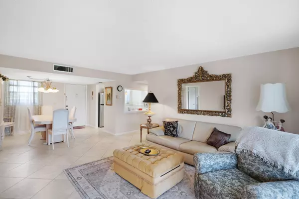Palm Springs, FL 33461,729 Lori DR 404