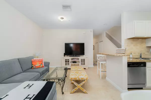 Pompano Beach, FL 33060,712 SW 1st TER