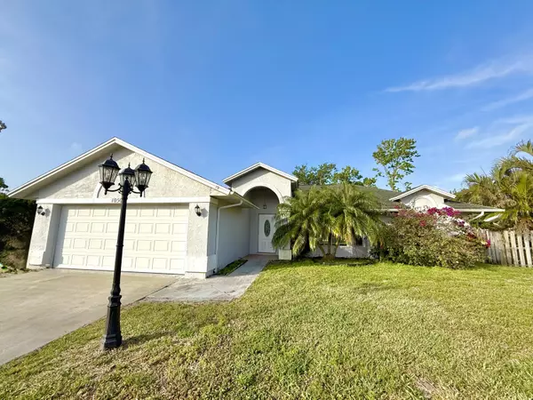 1050 SE Euclid LN, Port Saint Lucie, FL 34983