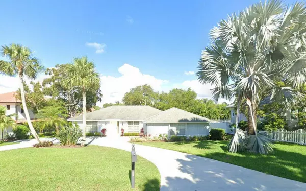 21 Middle RD, Sewalls Point, FL 34996