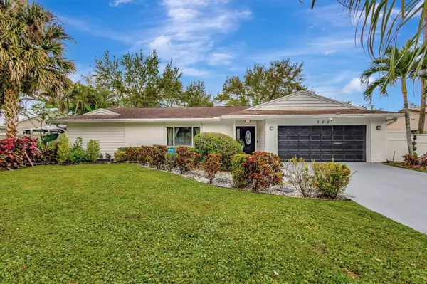 302 Marginal RD,  West Palm Beach,  FL 33411