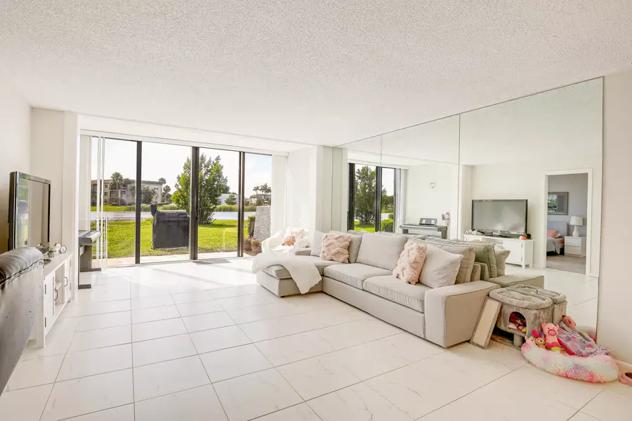 4272 Deste CT 106, Lake Worth, FL 33467