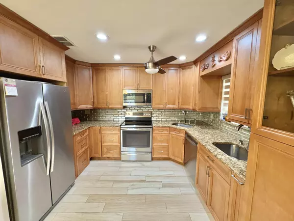 West Palm Beach, FL 33417,30 Plymouth C