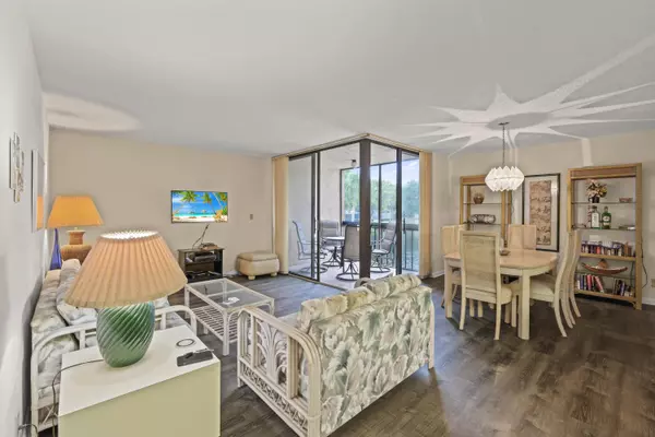 Delray Beach, FL 33444,750 Egret CIR 6207